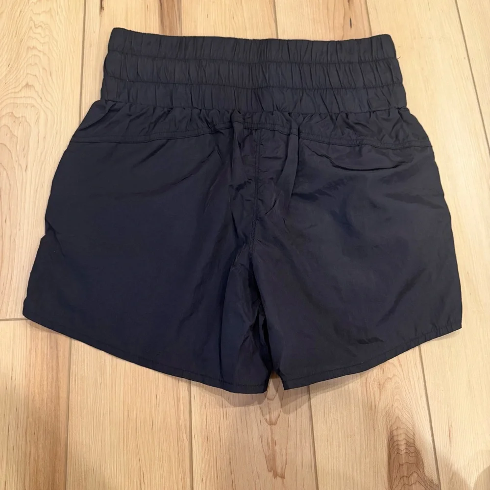 NWOT New In Black‎ Women's High Waisted Shorts